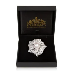 Flower With Pearl Brooch*Royal Collection Shop Outlet