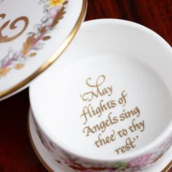 Queen Elizabeth Ii Commemorative Pillbox*Royal Collection Shop Discount